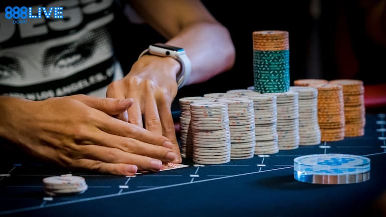 Immense file di fiches