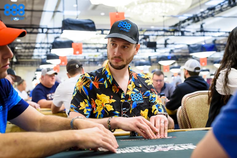 Cappellino e camicia d'ordinanza per Ian